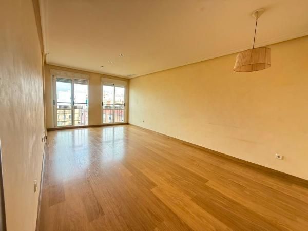 Venta de piso en Piso en Calle Josep Bernad Amorós, Carrús Oeste, Elche / Elx, Elche / Elx
photo 1