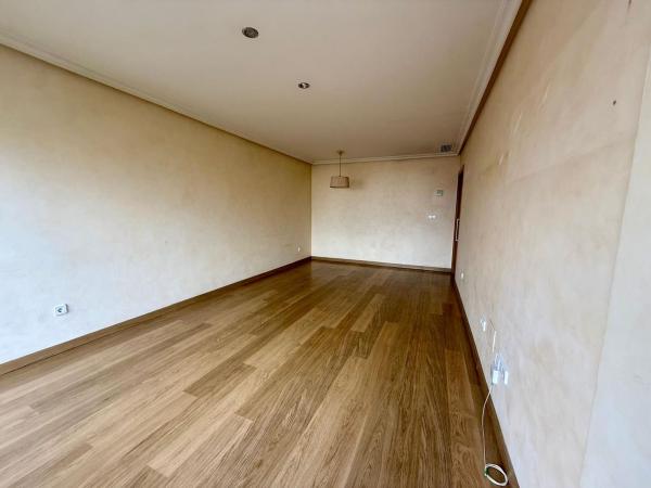 Venta de piso en Piso en Calle Josep Bernad Amorós, Carrús Oeste, Elche / Elx, Elche / Elx
thumbnail 2