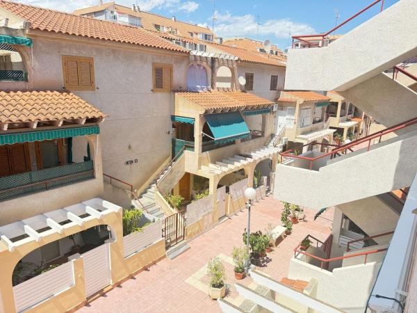 Venta de piso en Piso en Calle Valencia, El Acequión, Torrevieja, Torrevieja
photo 1