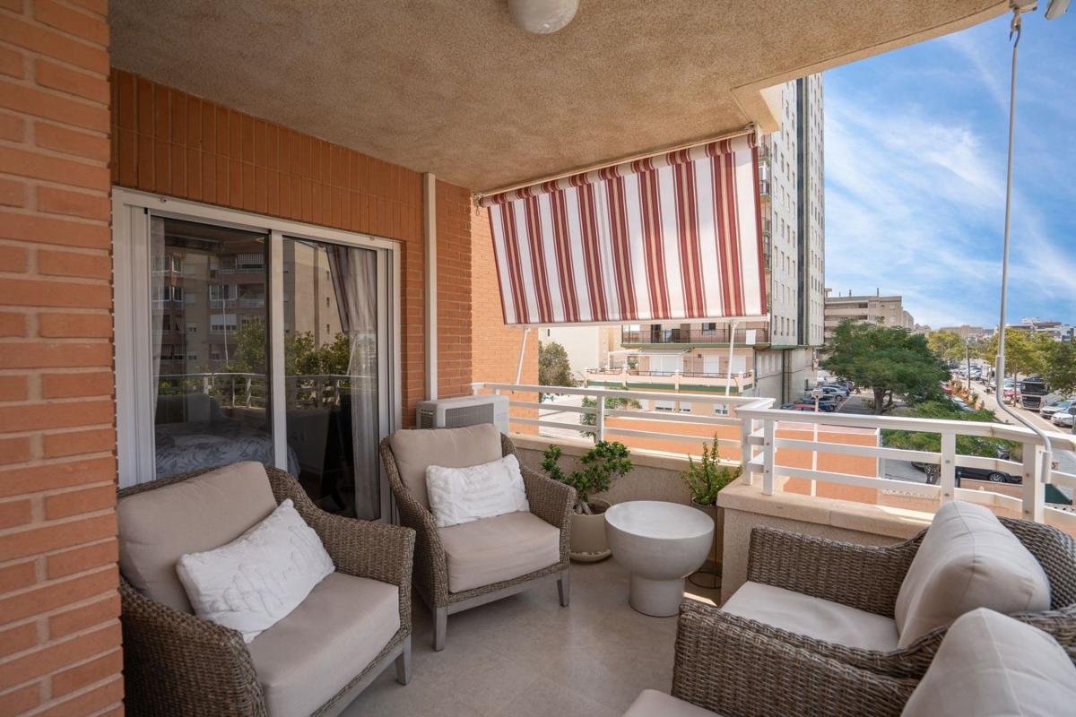 Venta de piso en Piso en Avenida Costa Blanca, Arenales del Sol, Elche / Elx, Elche / Elx
 photo 2