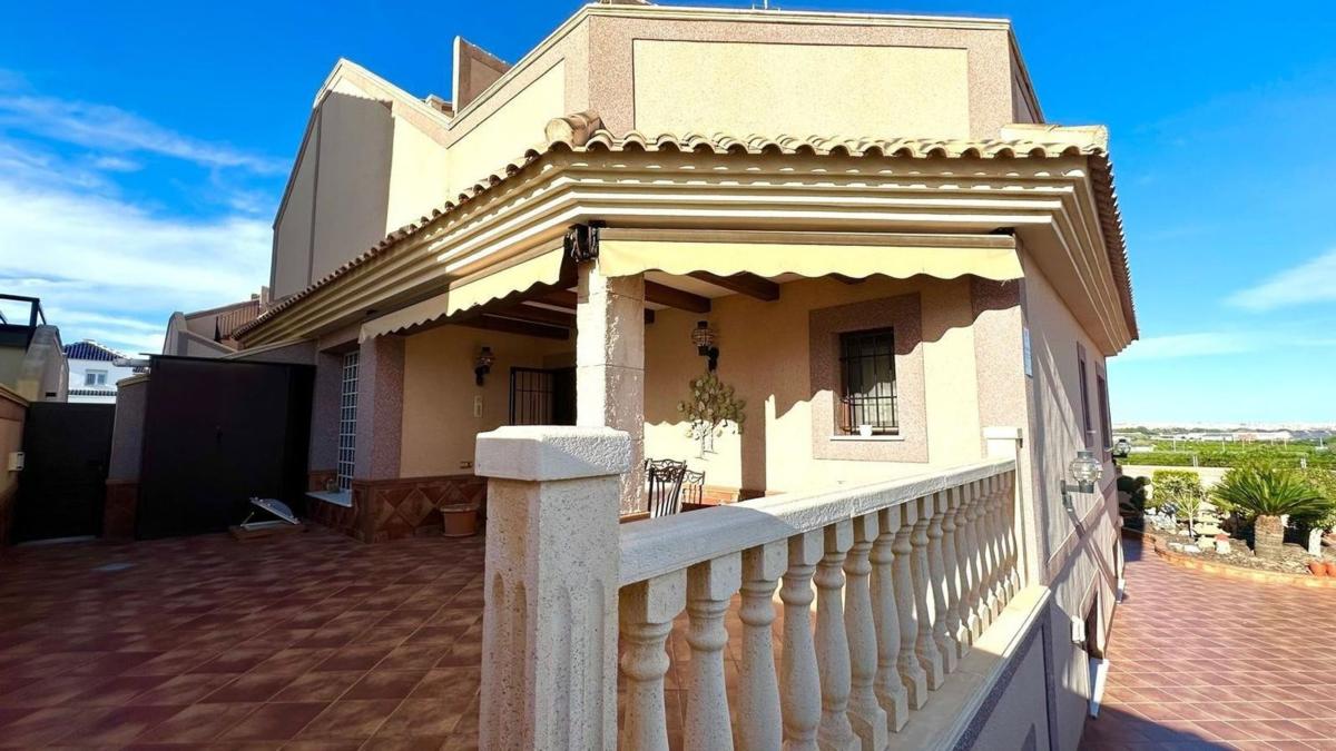 Venta de chalet independiente en Casa o chalet en Los Balcones - Los Altos del Edén, Torrevieja, Torrevieja
photo 1