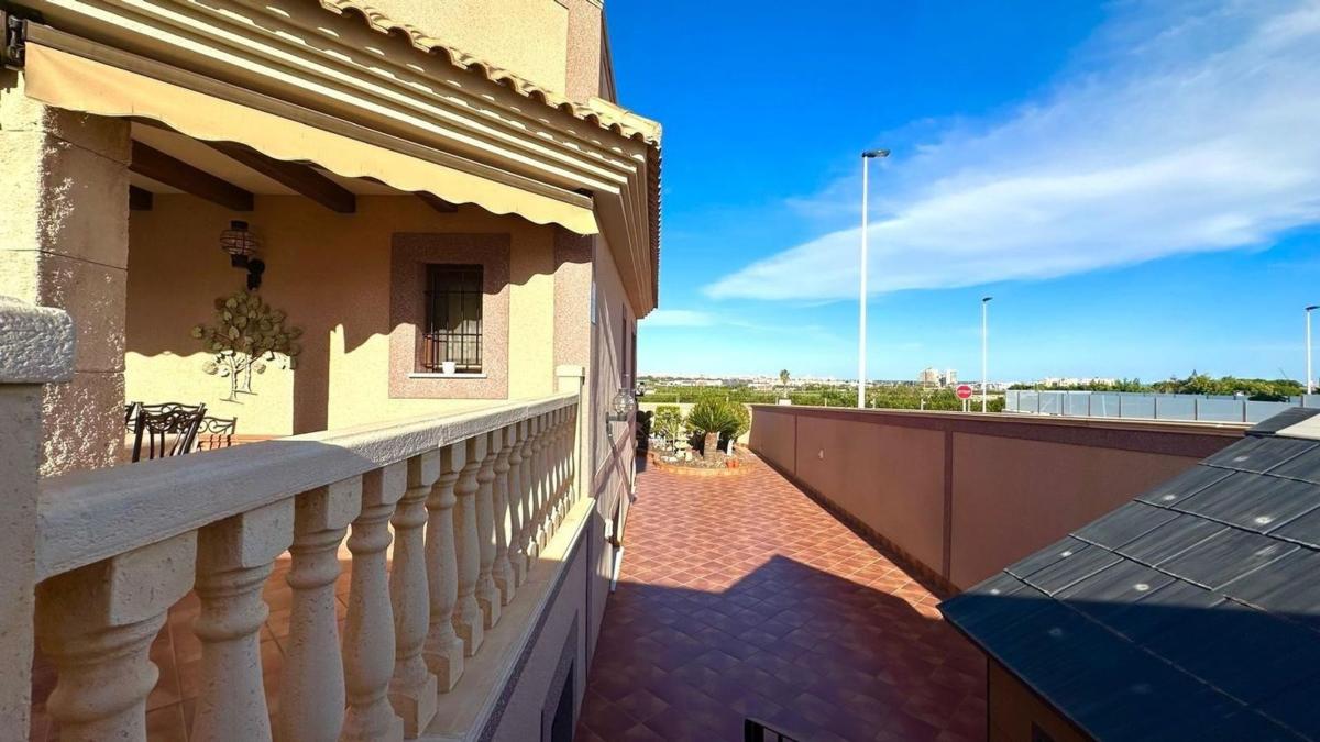 Venta de chalet independiente en Casa o chalet en Los Balcones - Los Altos del Edén, Torrevieja, Torrevieja
photo 2