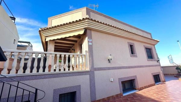 Independent chalet for sale in Casa o chalet en Los Balcones - Los Altos del Edén, Torrevieja, Torrevieja
thumbnail 2