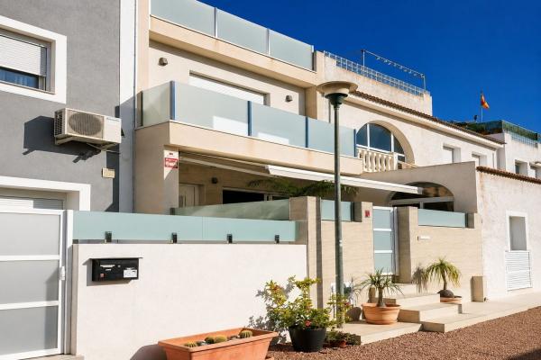 Chalet independiente en venta en Casa o chalet en La Siesta - El Salado - Torreta, Torrevieja, Torrevieja
 photo 1