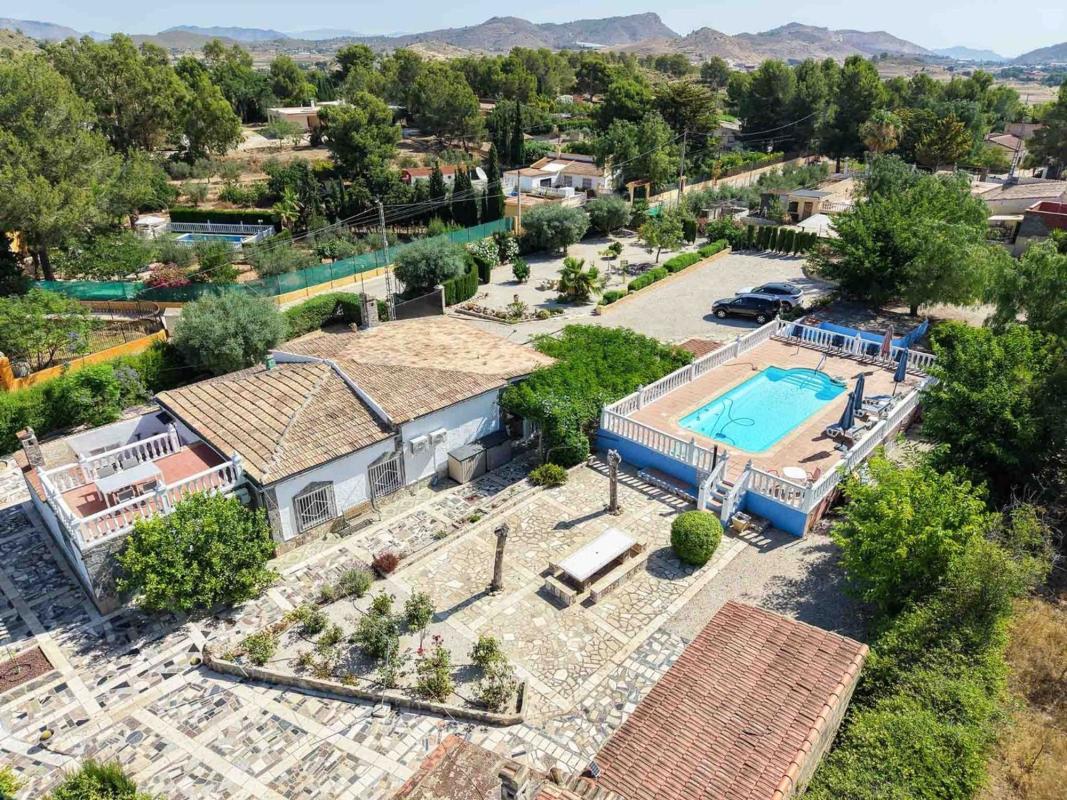 Propiedades en venta y alquiler en España photo 2
