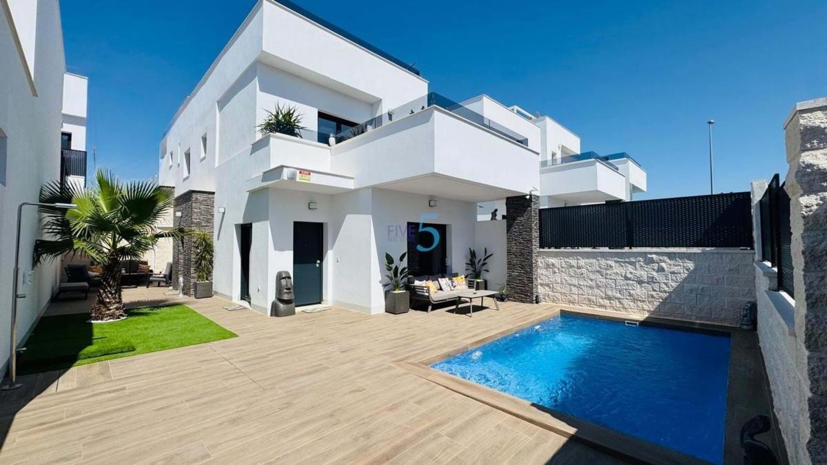 Sprzedaż niezależnego domku jednorodzinnego w Casa o chalet en Desamparados-Hurchillo-Torremendo, Orihuela, Orihuela photo 1