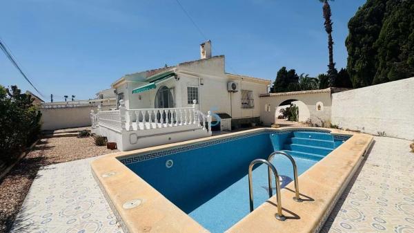 Chalet independiente en venta en Casa o chalet en La Siesta - El Salado - Torreta, Torrevieja, Torrevieja
 photo 1