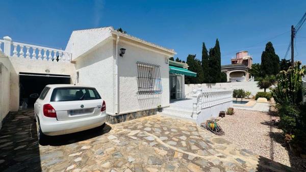 Chalet independiente en venta en Casa o chalet en La Siesta - El Salado - Torreta, Torrevieja, Torrevieja
 photo 2