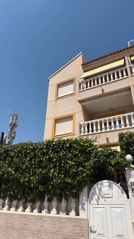 Sale of apartment in Piso en Avenida Corinto, 18, Torreblanca, Torrevieja, Torrevieja
photo 2