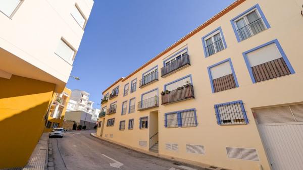 Venta de piso en Piso en Plaza de les Pesqueres, Centro, Benitachell, Benitachell
 photo 1