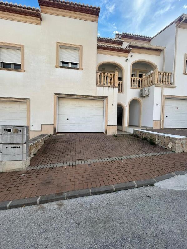 Propiedades en venta y alquiler en España photo 1