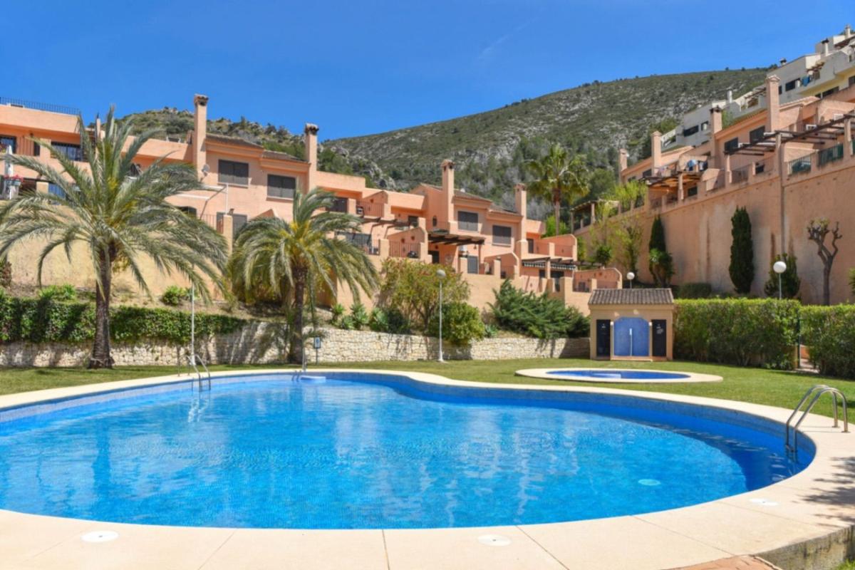 Properties for sale and rent in Spain photo 2