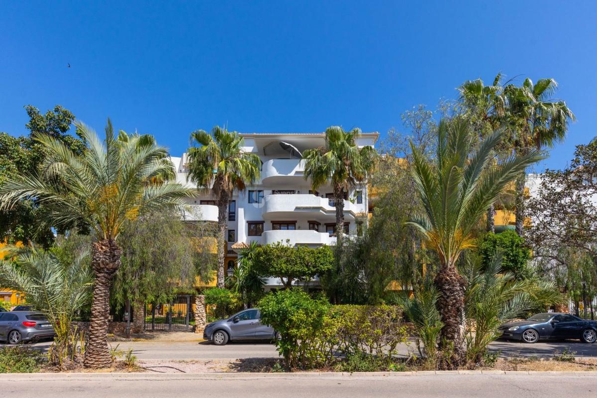 Sale of apartment in Piso en Calle Mar Gruesa, Punta Prima, Torrevieja, Torrevieja
 photo 2