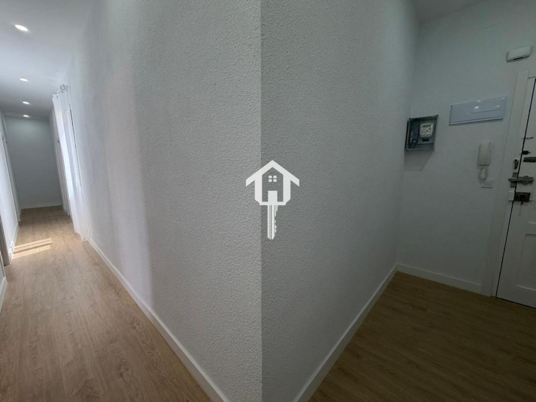 Продажа квартиры на Piso en Calle Antonio Maura, Plà del Bon Repòs-La Goteta, Alicante / Alacant, Аликанте / Алакант
photo 2