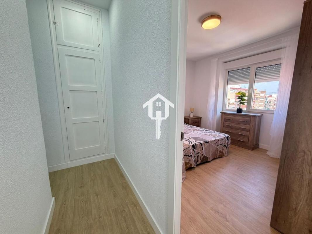 Продажа квартиры на Piso en Calle Antonio Maura, Plà del Bon Repòs-La Goteta, Alicante / Alacant, Аликанте / Алакант
photo 3