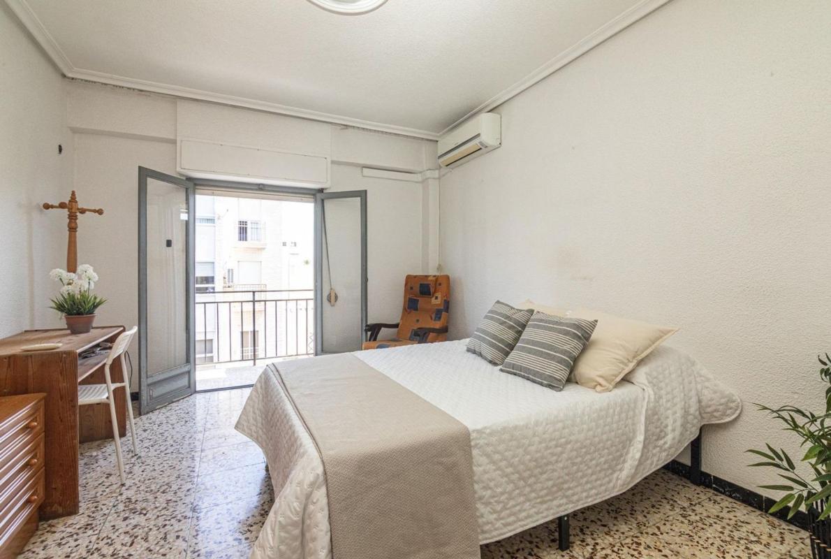 Venta de piso en Piso en Portes Encarnades-Torreta-Portalada, Elche / Elx, Elche / Elx
 photo 2