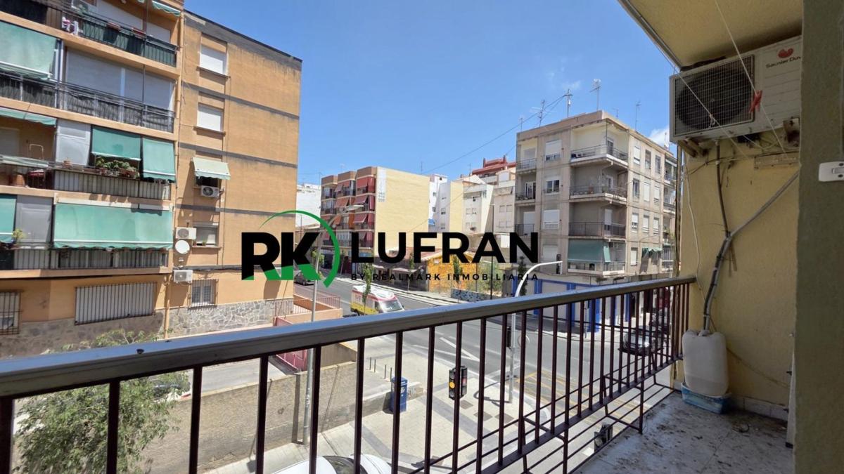 Venta de piso en Piso en Calle Aaiun, Altozano, Alicante / Alacant, Alicante / Alacant
photo 1