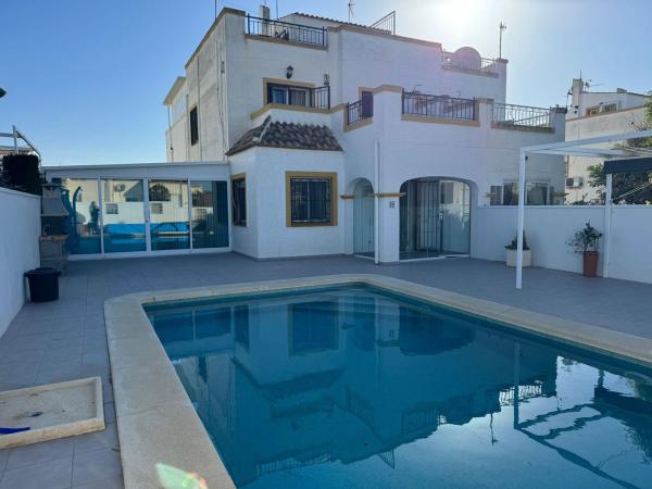 Chalet adosado en La Marina, Elche / Elx photo 1