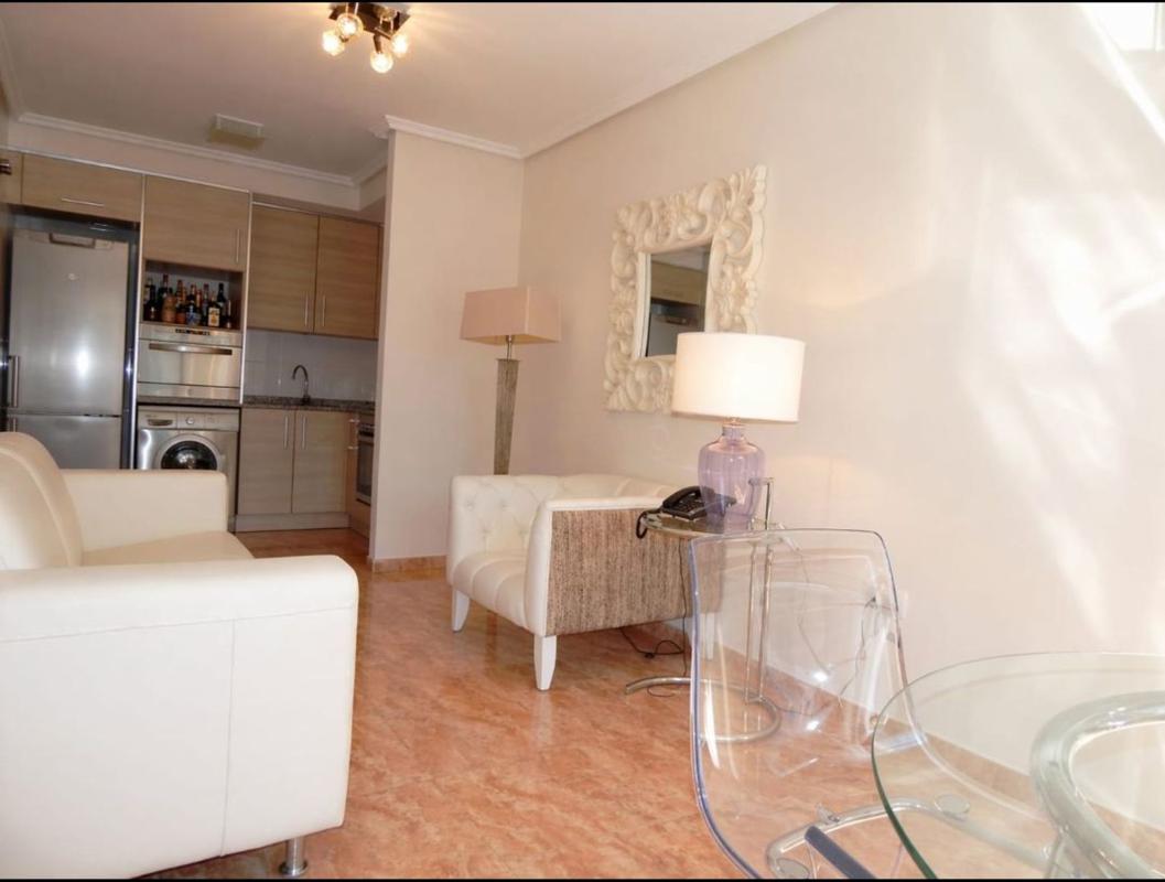 Venta de piso en Piso en Calle Maestro Luis Torregrosa, Plà del Bon Repòs-La Goteta, Alicante / Alacant, Alicante / Alacant
photo 1