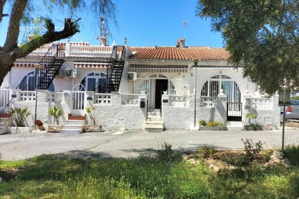 Продажа квартиры на Piso en Calle Lejona, 101, La Siesta - El Salado - Torreta, Torrevieja, Торревьеха
 photo 1