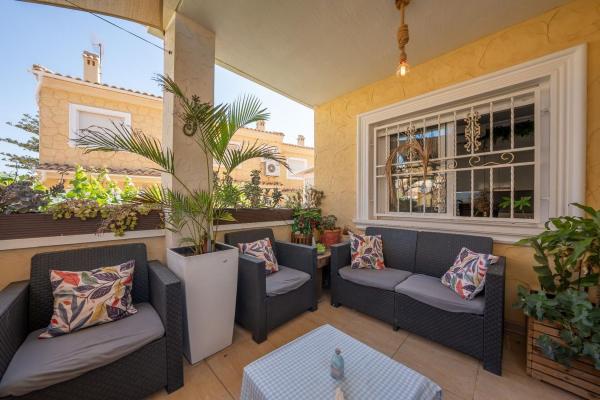 Chalet adosado en Calle Maladeta, Los Balcones - Los Altos del Edén, Torrevieja photo 1