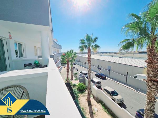 Venta de piso en Piso en Las Piscinas Naturales, Torrevieja, Torrevieja
photo 1