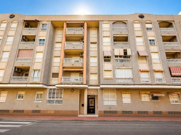 Venta de piso en Piso en Calle San Miguel de Salinas, 5, El Acequión, Torrevieja, Torrevieja
photo 1
