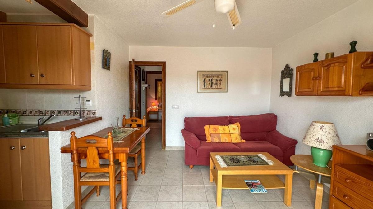 Venta de chalet adosado en  Chalet adosado en Zona Lago - Los Almendros, Orihuela , Orihuela photo 4