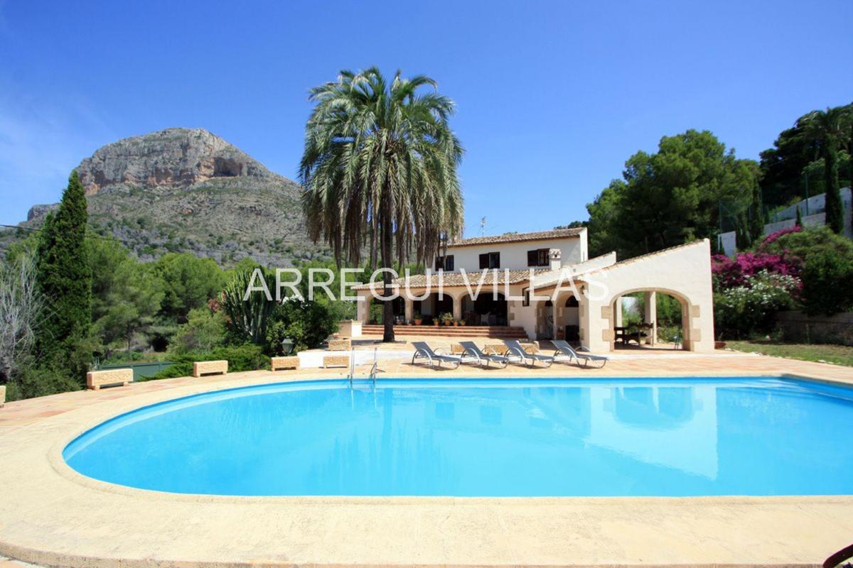 Propiedades en venta y alquiler en España photo 1