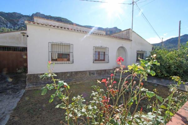 Independent chalet for sale in Casa o chalet en Alcalalí, Alcalalí
photo 1