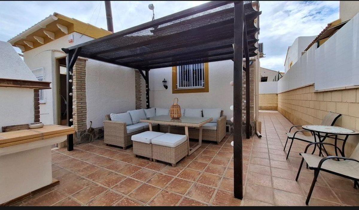 Venta de chalet adosado en Chalet adosado en Casco urbano, Polop , Polop photo 1