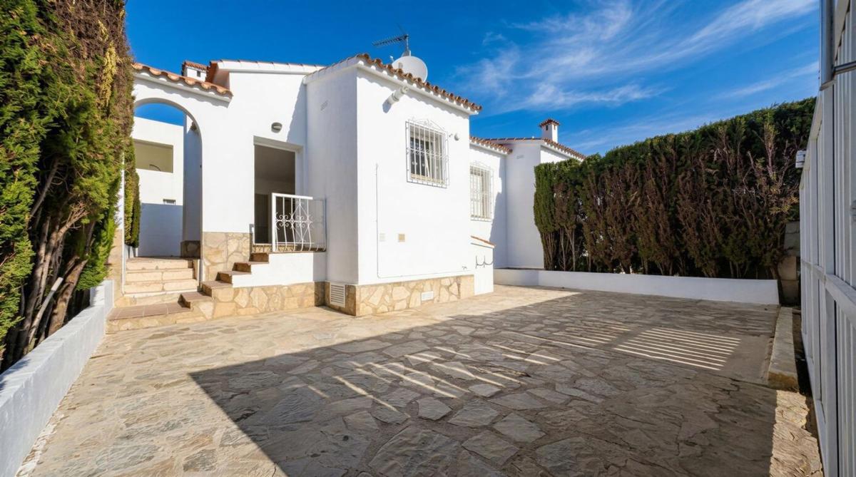 Properties for sale and rent in Spain photo 5