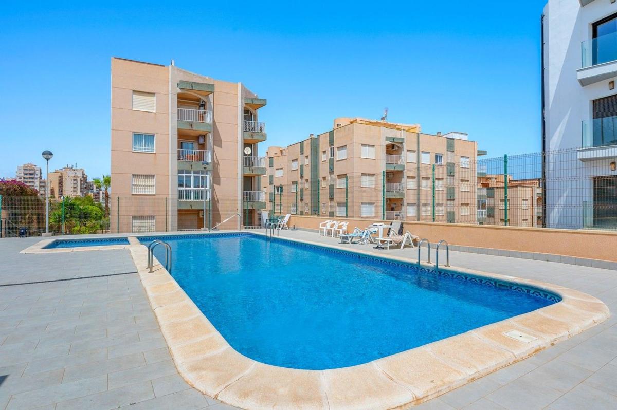 Venta de piso en Piso en Los Europeos, Torrevieja, Torrevieja
photo 2