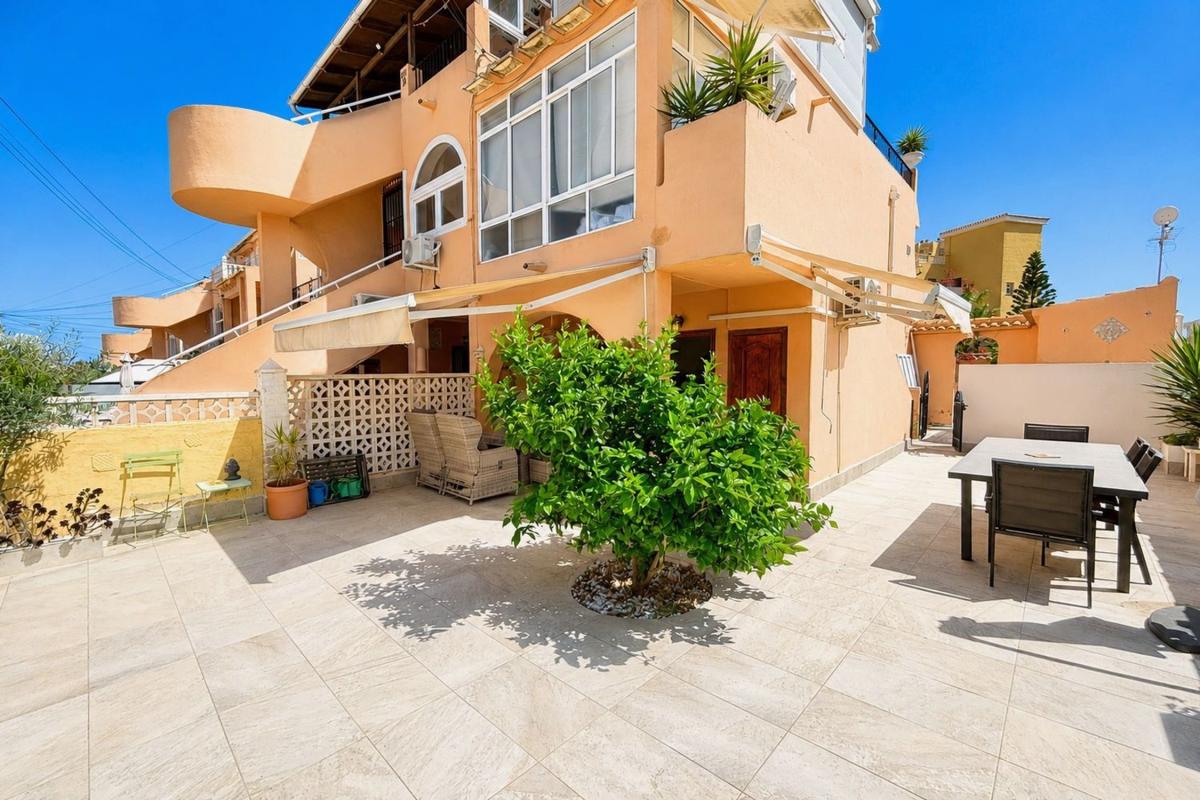 Venta de piso en Piso en Calle Doctor Alexander Fleming, Zona los Frutales, Torrevieja, Torrevieja
photo 1