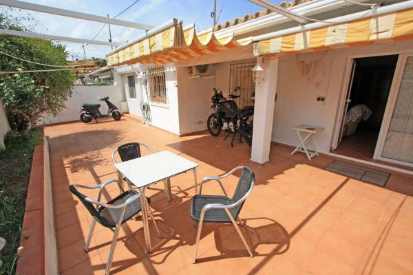 Chalet adosado en Calle Eriçó, Les Bassetes-El Marjal, Denia photo 1