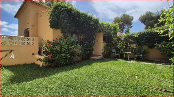 Chalet pareado en Calle Almendro, Pinar de Advocat-Cometa, Moraira photo 1