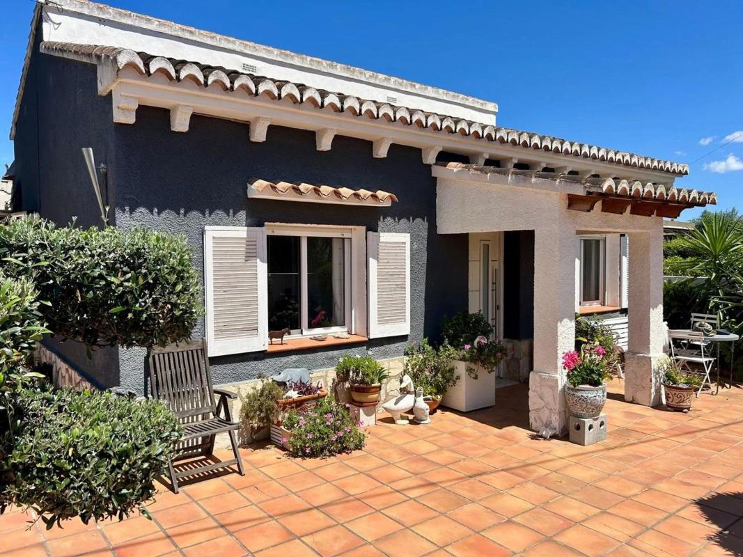 Properties for sale and rent in Spain photo 3