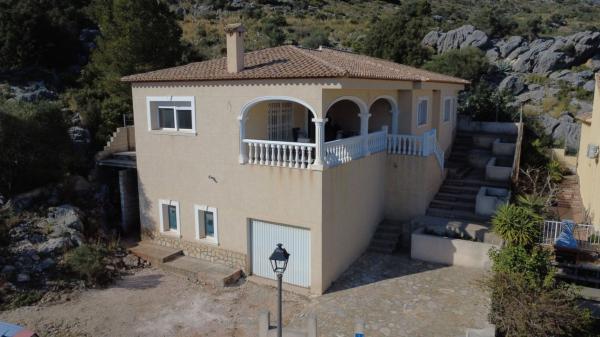 Chalet independiente en venta en Casa o chalet en Tormos, Tormos
photo 1