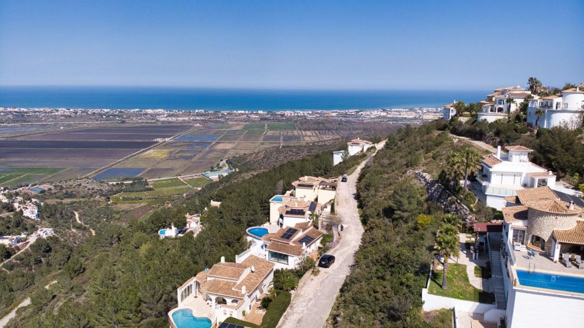 Properties for sale and rent in Spain photo 2