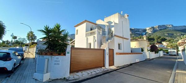 Chalet independiente en venta en Casa o chalet en El Montgó, Denia, Denia
 photo 1