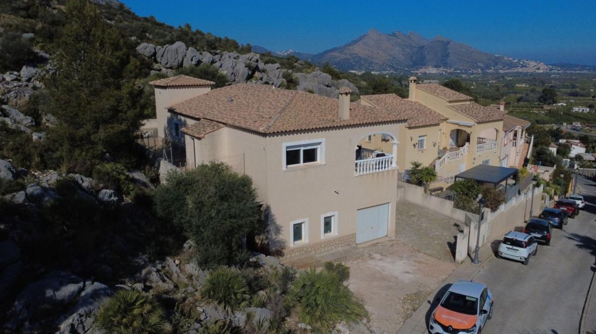 Properties for sale and rent in Spain photo 3