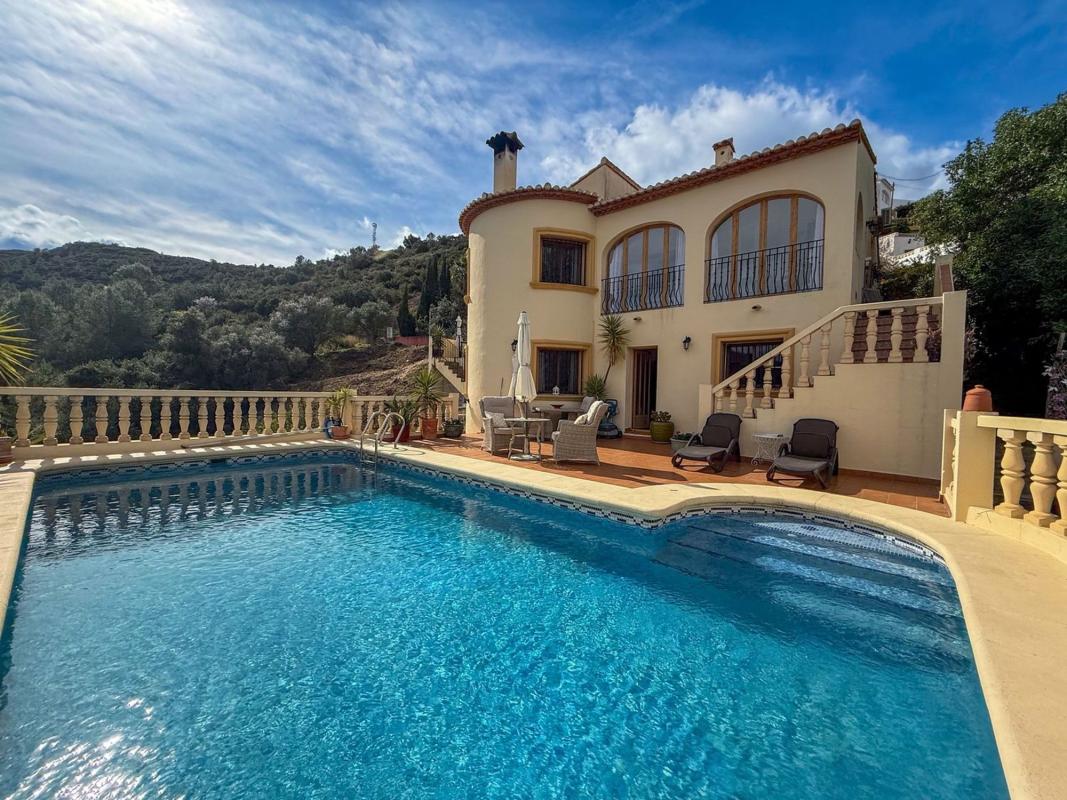 Properties for sale and rent in Spain photo 2
