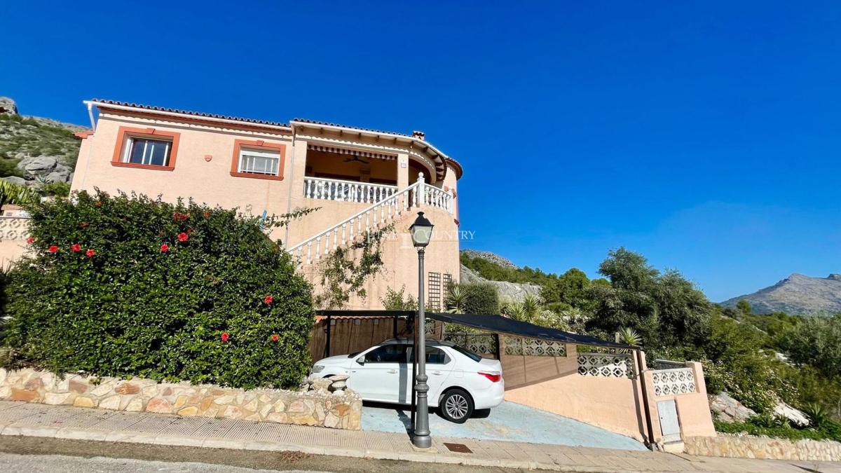 Properties for sale and rent in Spain photo 2