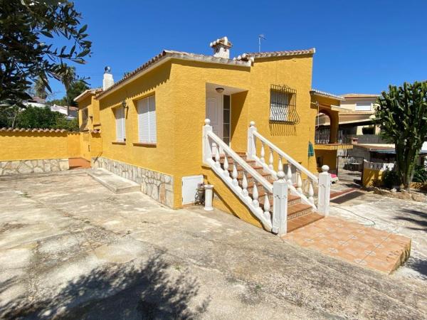Chalet wolnostojący na sprzedaż w Casa o chalet en El Montgó, Denia, Dénia photo 1