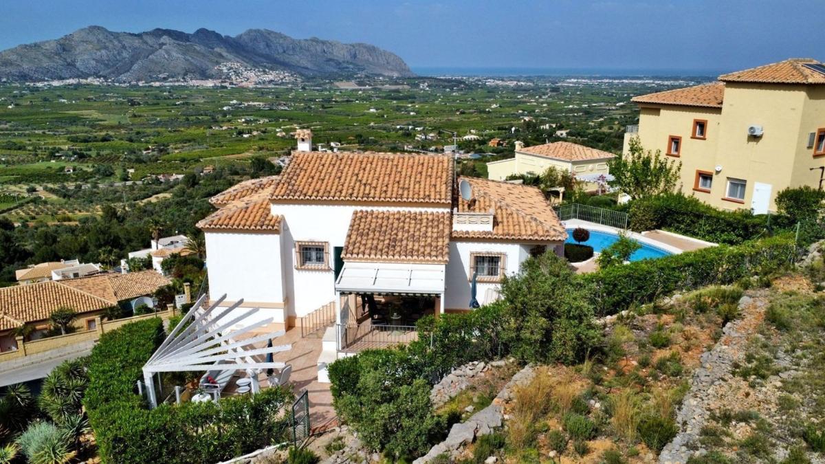 Properties for sale and rent in Spain photo 3