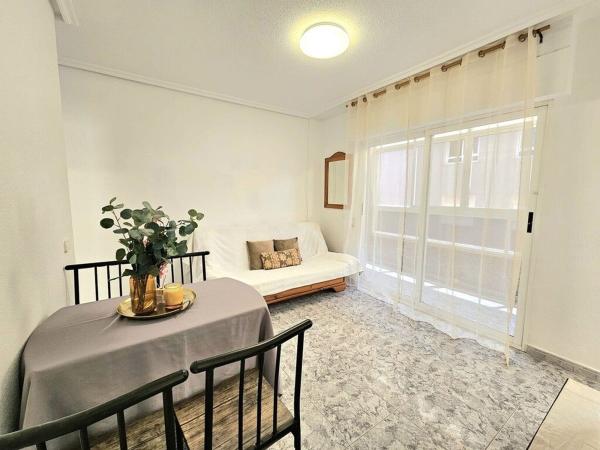 Продажа квартиры на Piso en Antonio Machado, Torrevieja, Торревьеха
photo 1