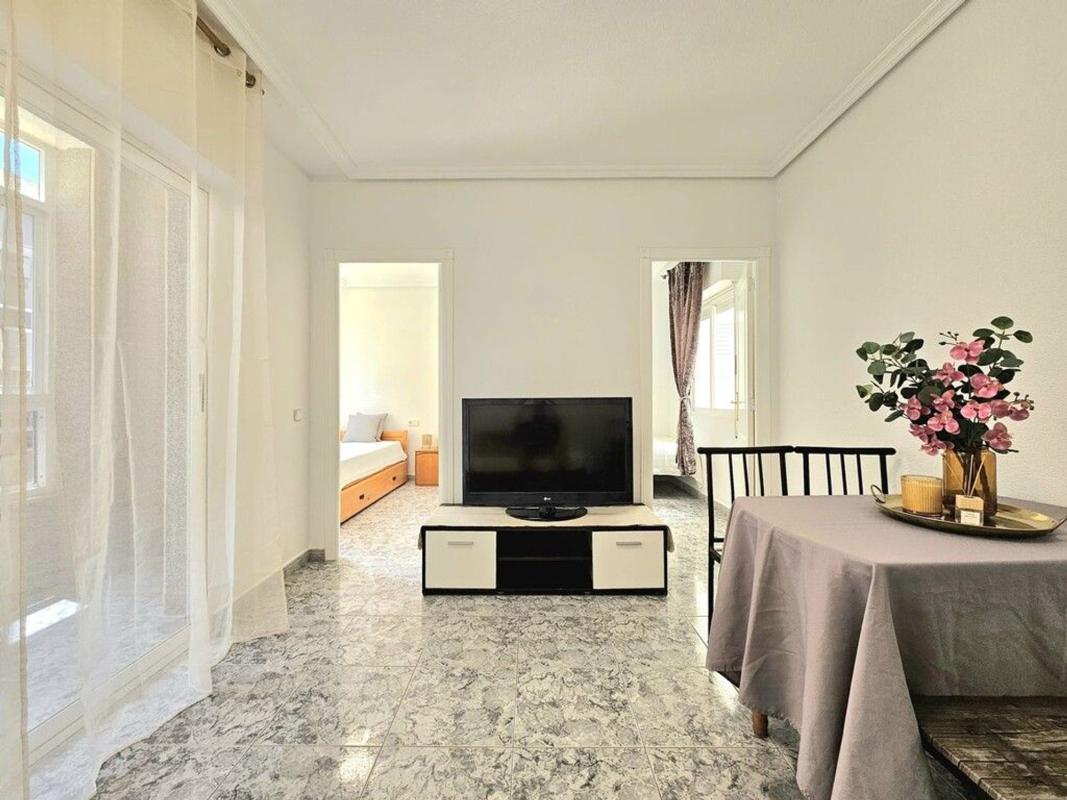 Venta de piso en Piso en Antonio Machado, Torrevieja, Torrevieja
 photo 2