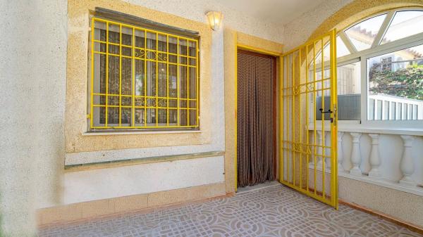 Chalet adosado en Calle Jose Lorca Garcia, La Siesta - El Salado - Torreta, Torrevieja thumbnail 2
