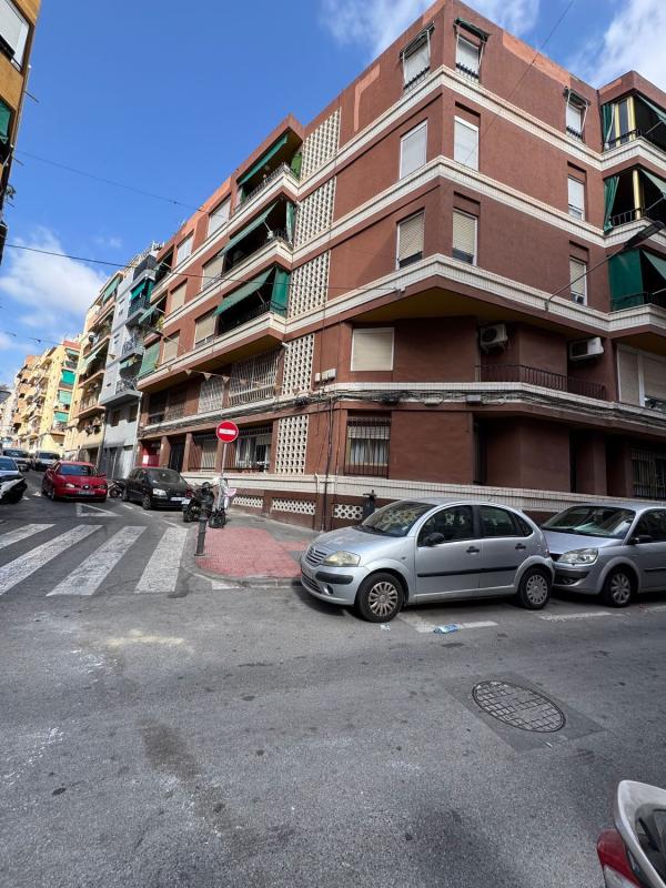 Venta de piso en Piso en Campoamor, Alicante / Alacant, Alicante / Alacant
photo 1