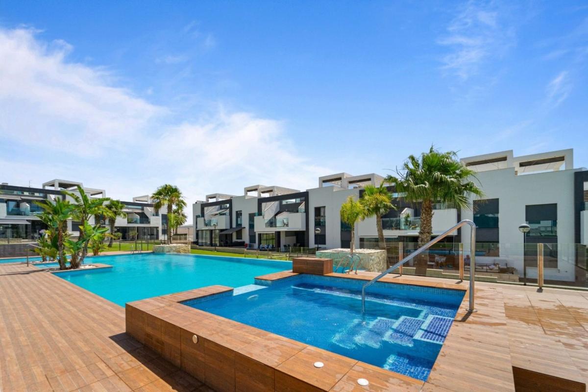Продажа квартиры на Piso en Avenida Espuña, Los Balcones - Los Altos del Edén, Torrevieja, Торревьеха
photo 1
